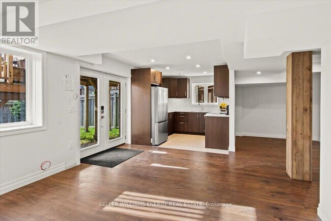 Building Photo - 213 Glenabbey Dr