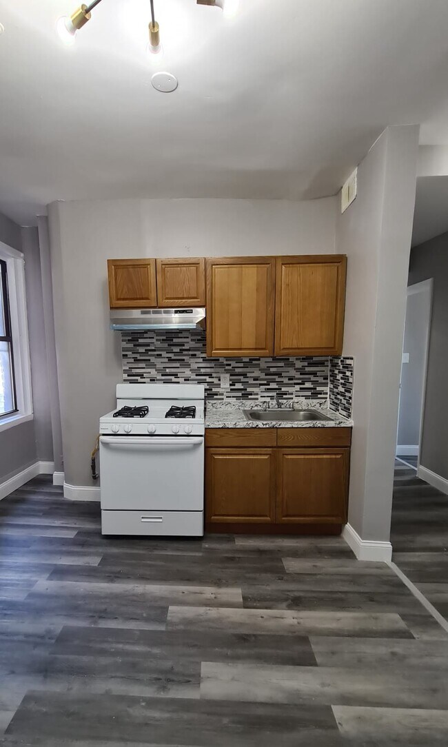 Foto del edificio - 657 Mount Prospect Ave
