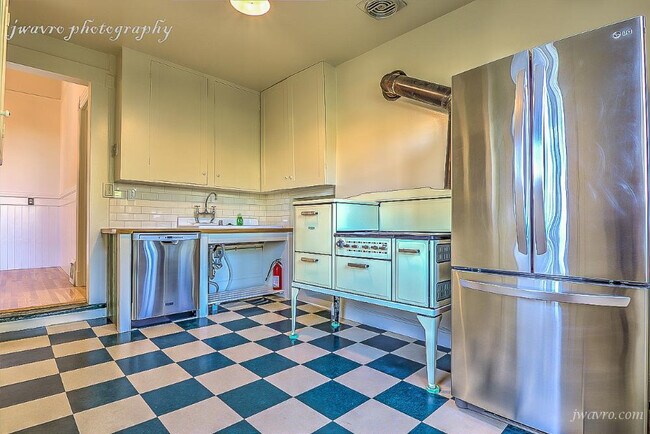 Building Photo - 458 Jersey St