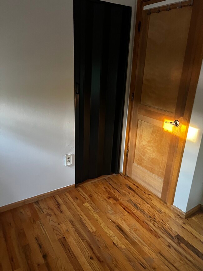 Foto del edificio - 715 E 4th Ave