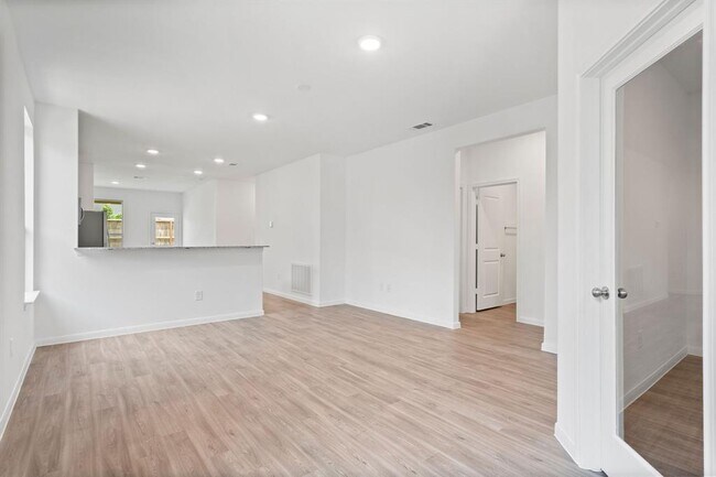 Building Photo - 14543 Cedar Ledge Ln