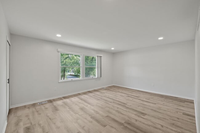 Building Photo - Chestnut Oaks Apartments