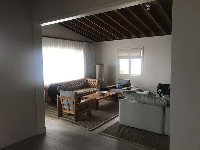 Comfy seating - 21555 Pacific Coast Hwy