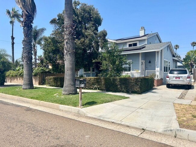 Building Photo - Spacious Beach House in South Oceanside
