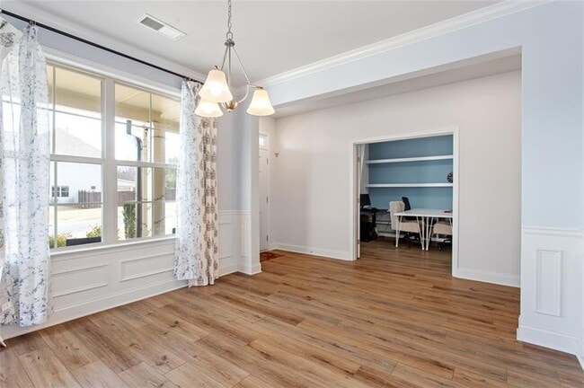 Building Photo - 7595 Tiberon Pkwy