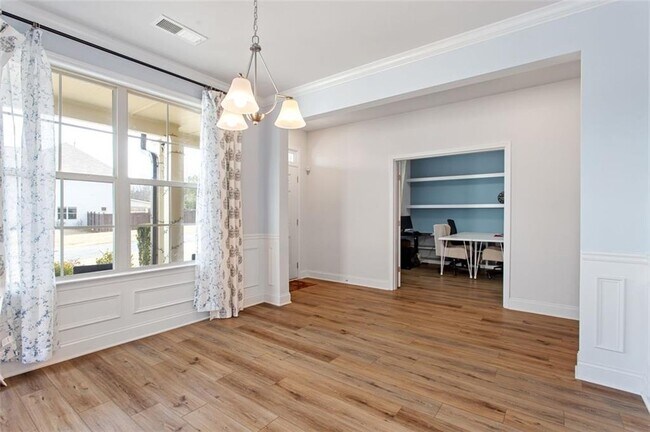 Foto del edificio - 7595 Tiberon Pkwy