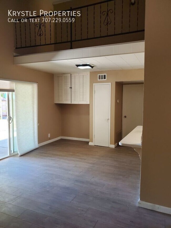 Foto del edificio - *Offered  by Krystle Property Management e...