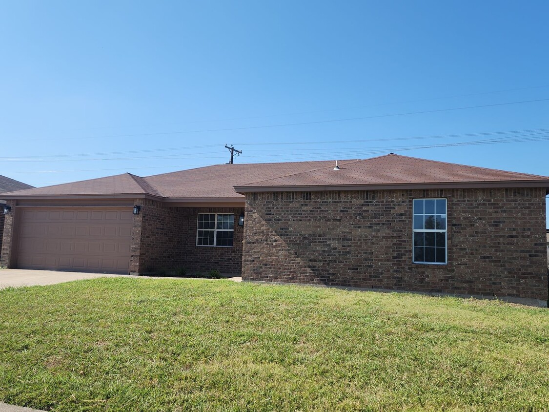 Primary Photo - 4508 Greyhound Dr