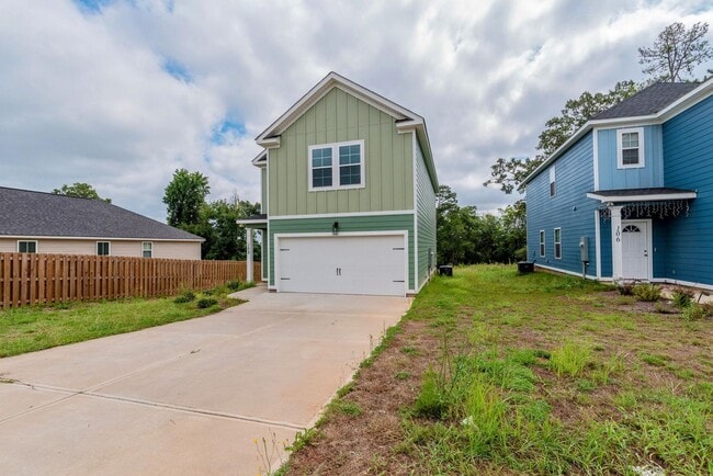 Building Photo - Like-new 4 bed/2.5 bath home for lease nea...
