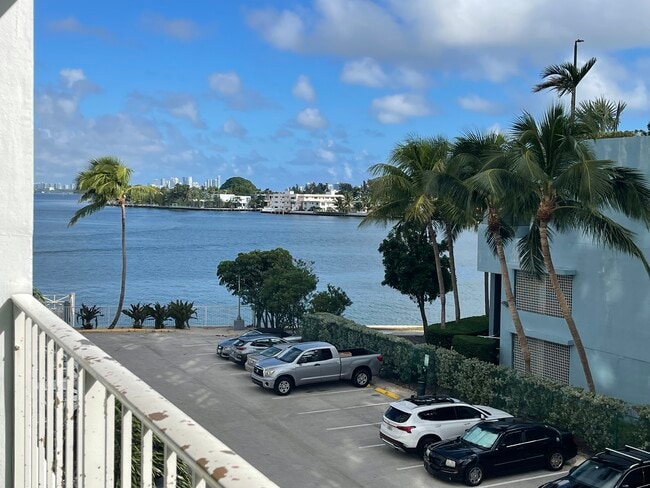 Foto del edificio - 1865 79th Street Cswy