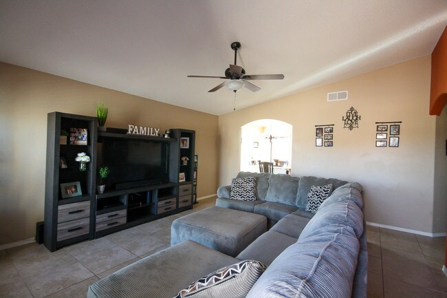 Foto del edificio - 14244 Trigger Rock Ln