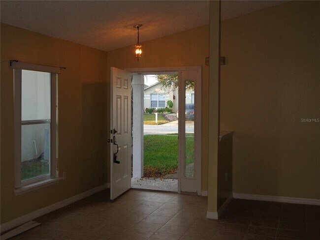 Building Photo - 1023 Clear Creek Cir