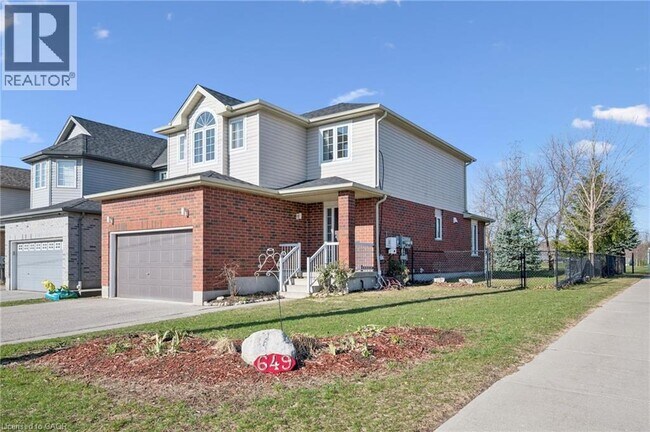 Photo du bâtiment - 649 Doon S Dr