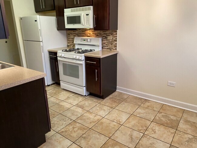 Foto del edificio - 8627 W Foster Ave
