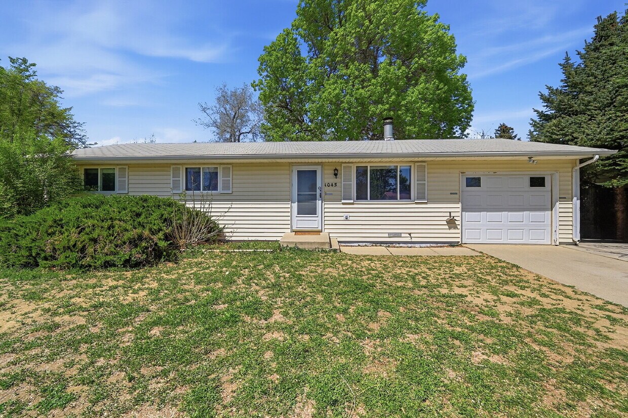 $2,140.95 - 3 bed/1 bath Home in Berthoud with a large backyard - $2,140.95 - 3 bed/1 bath Home in Berthoud with a large backyard