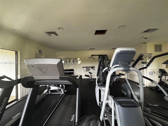 Foto del edificio - 9900 S Ocean Dr