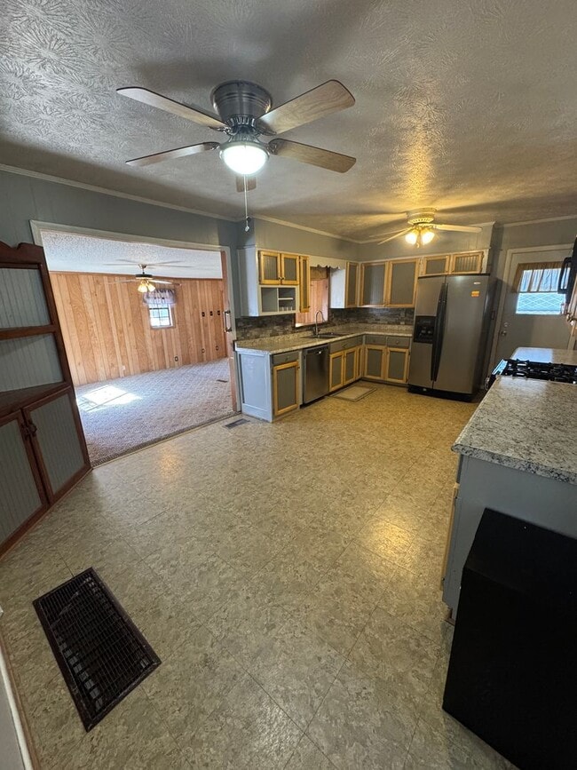 Foto del edificio - 6304 Sherwood Dr