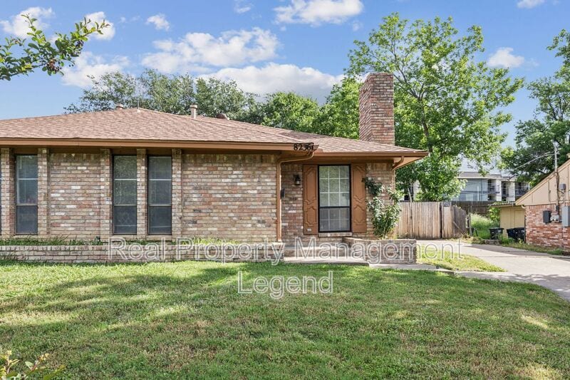 Primary Photo - 8236 El Retiro Rd