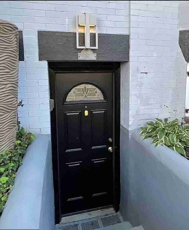 Foto del edificio - 1038 Lamont St NW
