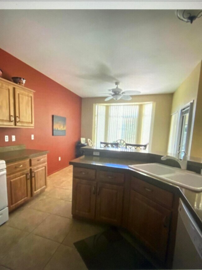Foto del edificio - 78945 Champagne Ln