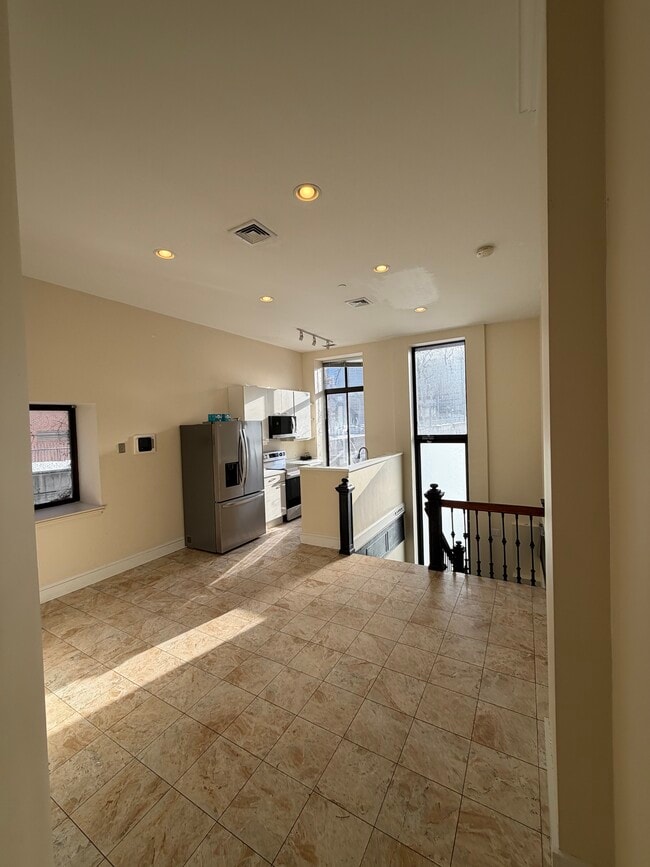 Building Photo - 108 Richmond St