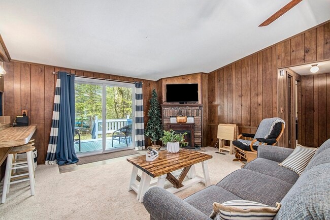 Building Photo - 3437 Pine Ridge Dr