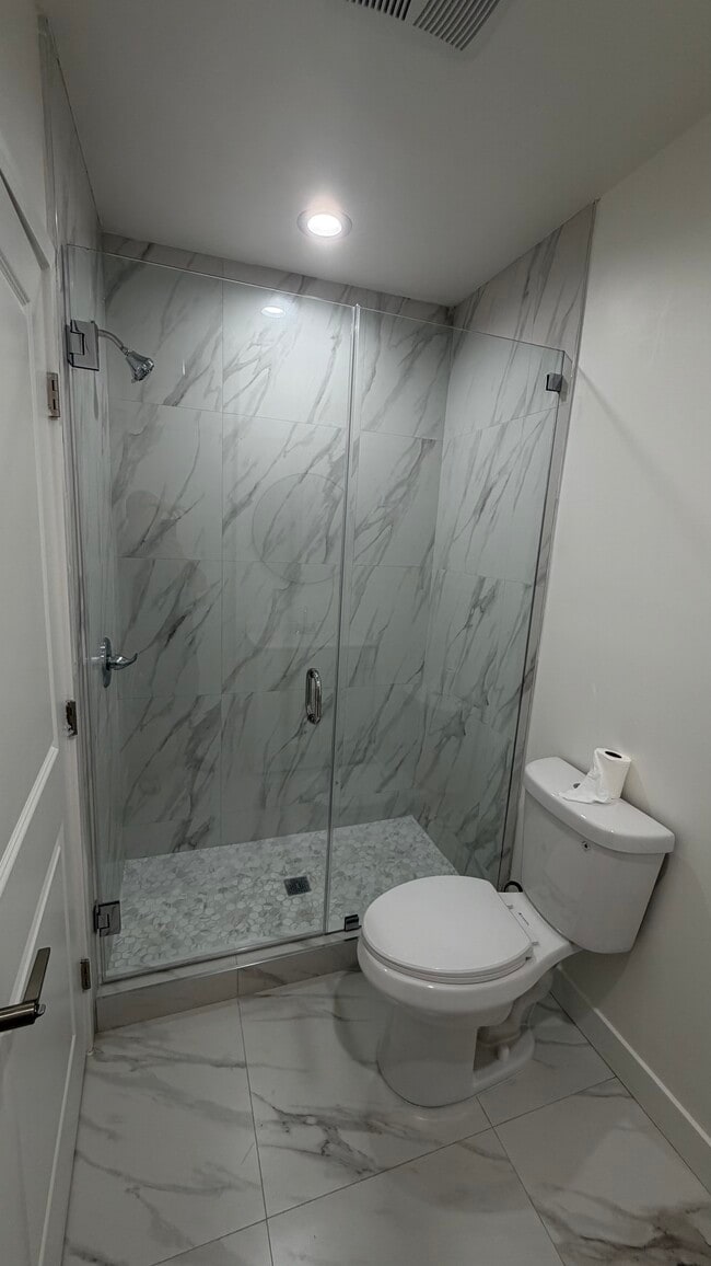 Building Photo - 907 Herbine St