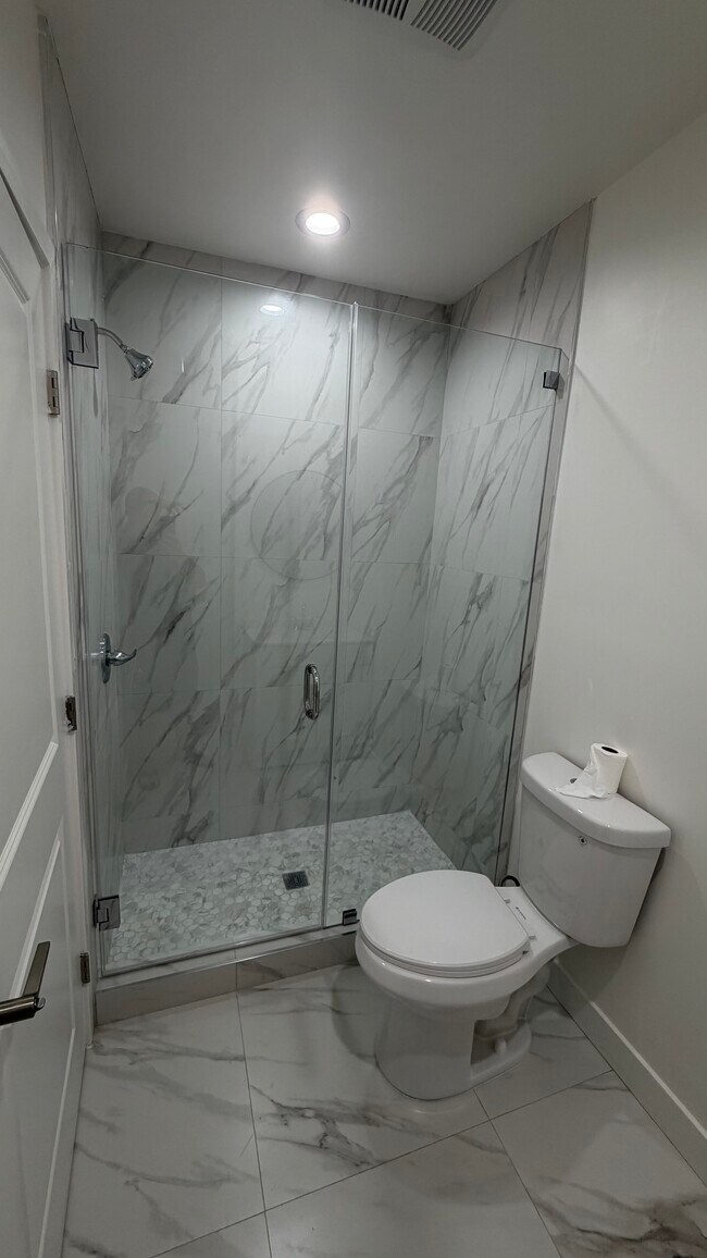 Foto del edificio - 907 Herbine St