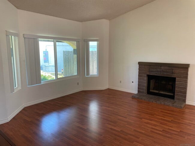 Foto del edificio - 7210 Canyon Breeze Rd