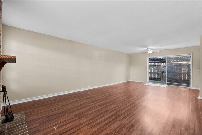 Foto del edificio - 1448 Silverpines Rd