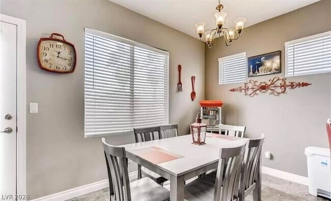 Foto del edificio - 7036 Azure Beach St