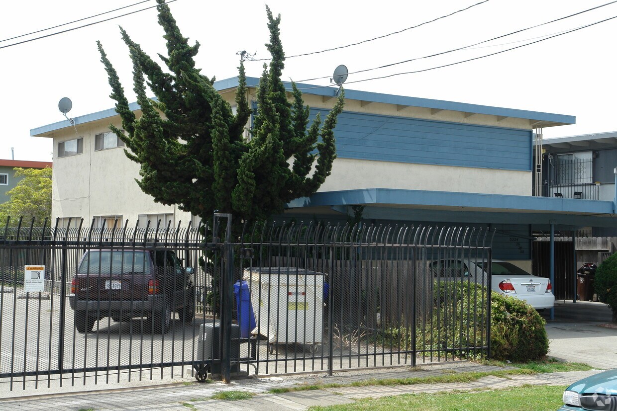 Building Photo - 5224 Burlingame Ave