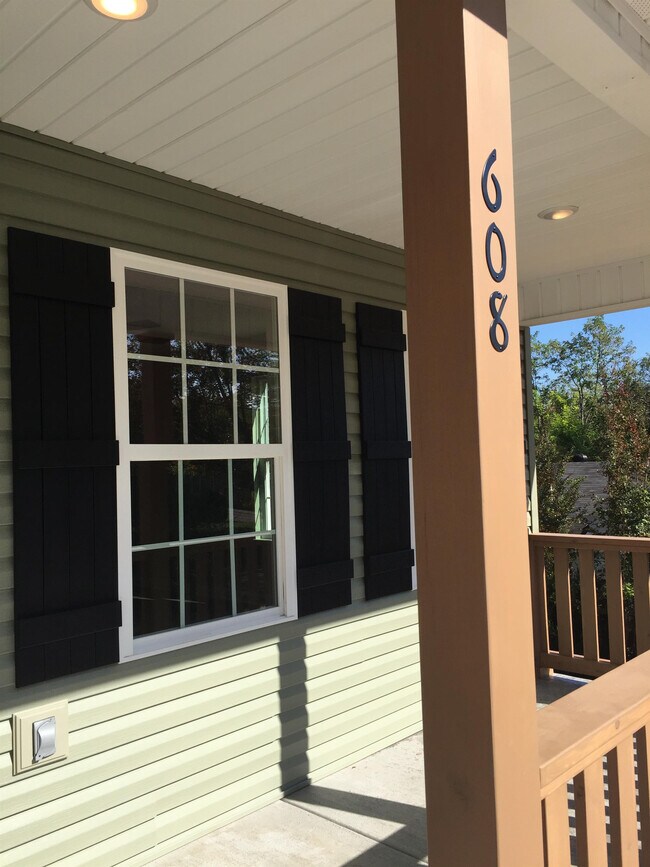 Foto del edificio - 608 Pearson Springs Rd