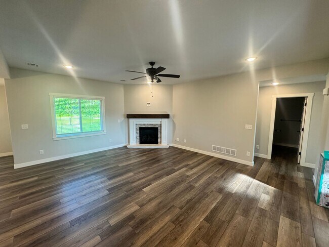 Foto del edificio - Modern 3 Bed 2 Bath Home in East MHK!