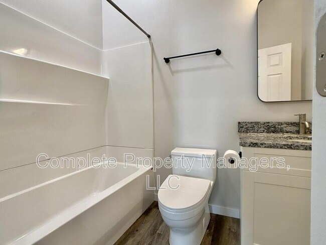 Foto del edificio - 423 Adams Ave