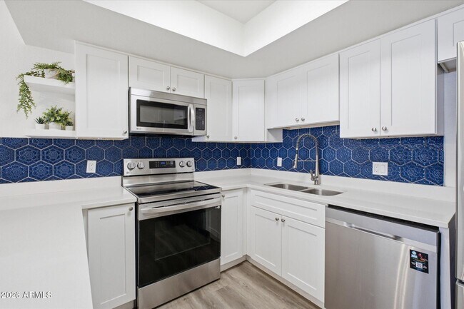 Foto del edificio - 2143 E Center Ln