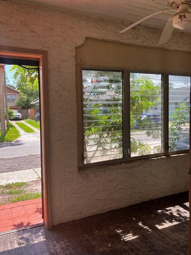 Foto del edificio - 214 Fremont Ave
