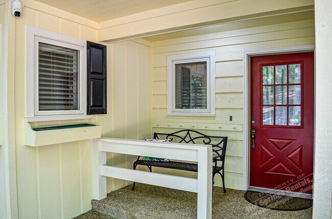 Building Photo - Lake Pineda | Home| Unfurnished