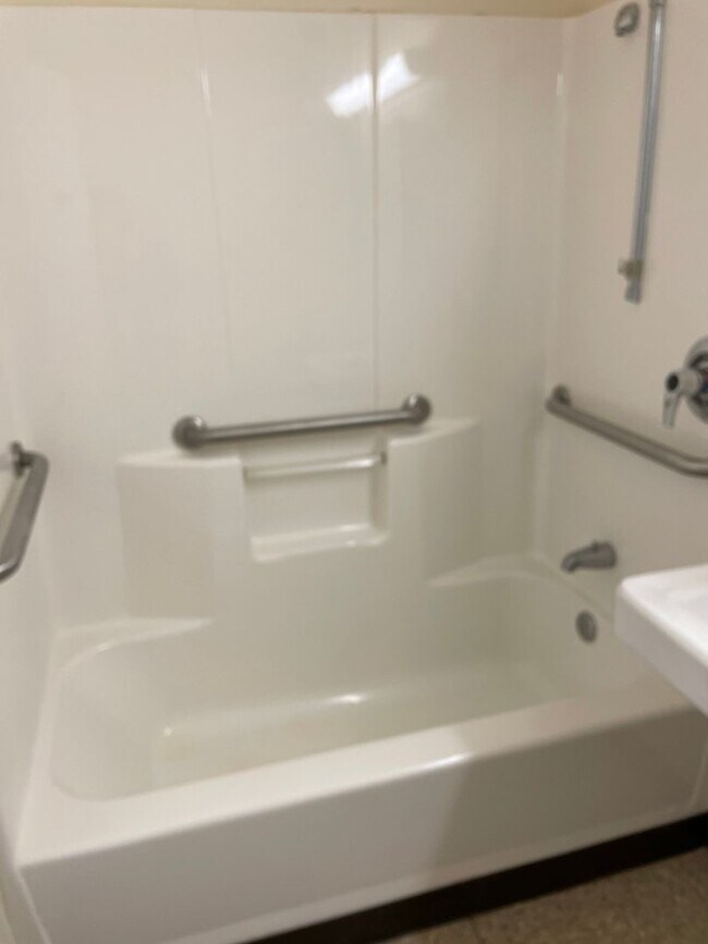 Foto del edificio - Cute 1 Bedroom Apartment in Senior Building