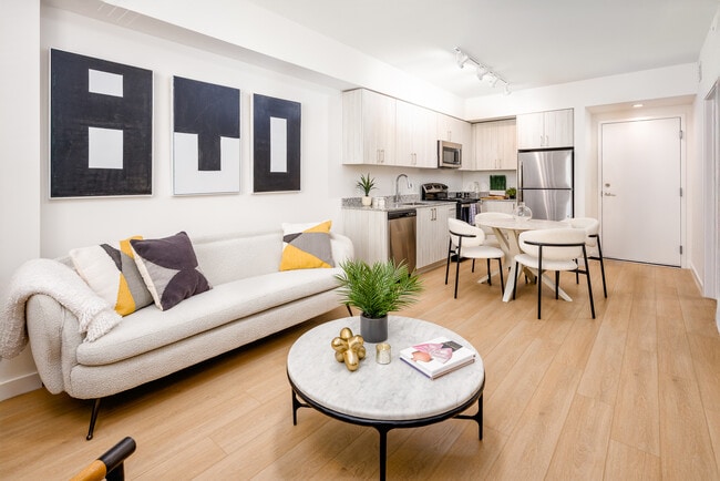 Modelo de sala de estar y cocina - Sunrise at Liberty Square