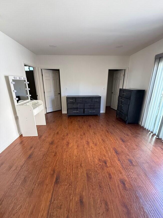 Foto del edificio - 10548 Tinker Ave