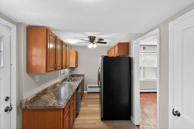 Foto del edificio - Spacious Townhome with driveway