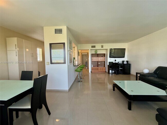 Foto del edificio - 467 Golden Isles Dr