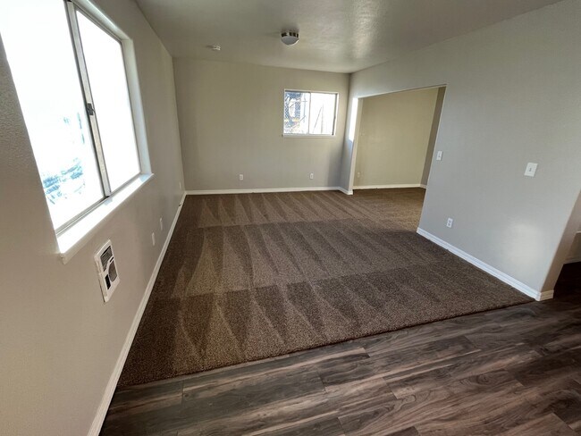 Building Photo - 175 6th Ave W