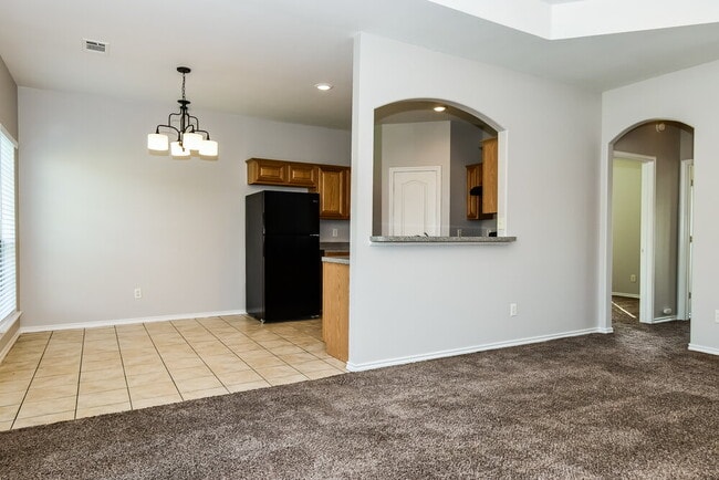 Building Photo - 808 Dakota Ln