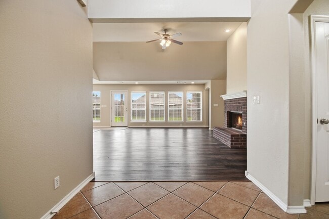Building Photo - 3 Bed | 2 Bath | Jenks | Available Now