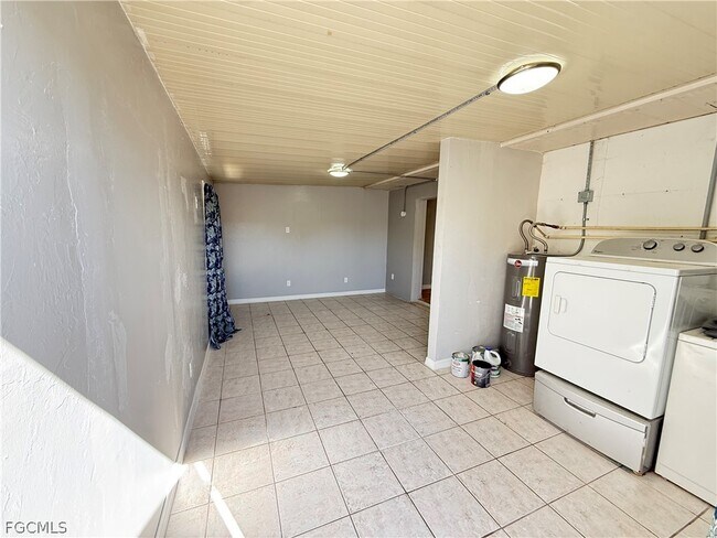 Building Photo - 403 Cactus Cir