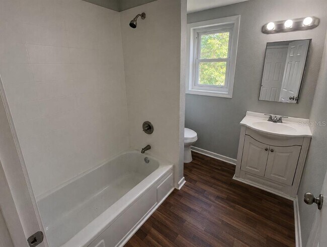 Foto del edificio - 837 Lafayette Ln