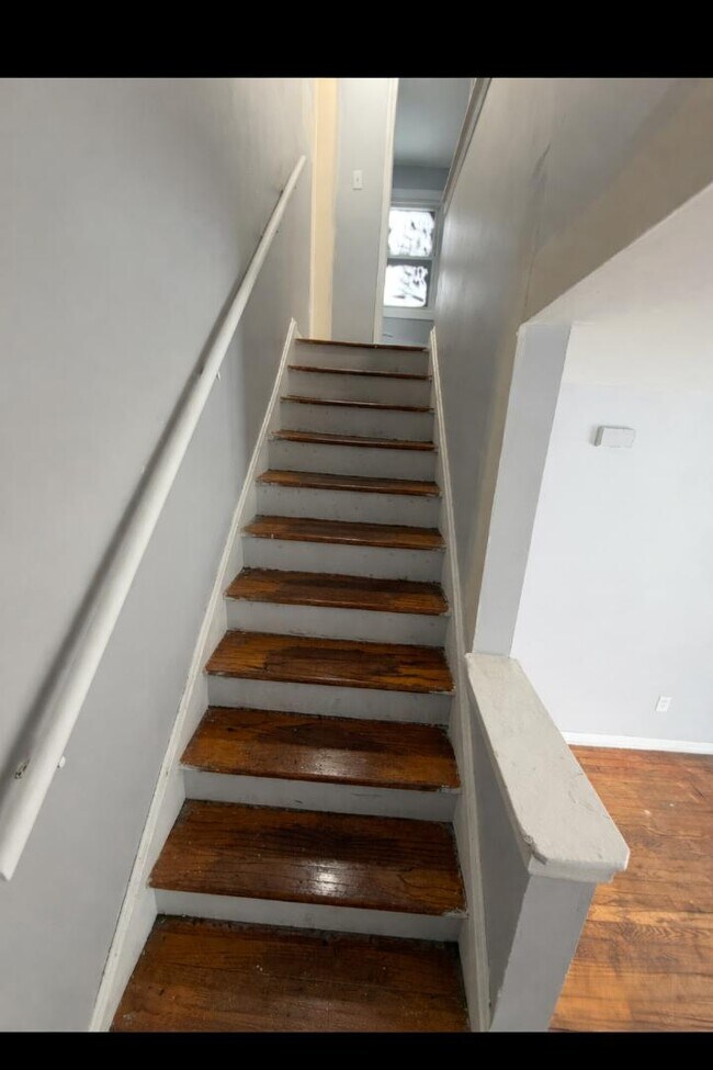 Foto del edificio - 3616-18 E. 9th Avenue