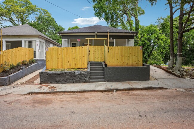 Foto del edificio - Incredible opportunity to live in Historic...
